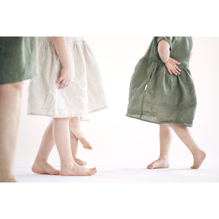 Lniana sukienka dziecięca Liten Lisa (naturalna)