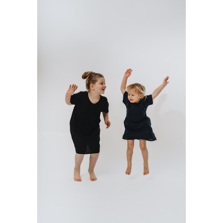 Lniana sukienka dziecięca Liten Britta (czarna)