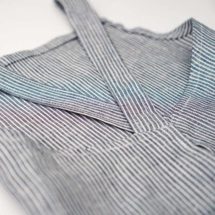 Fartuszek dziecięcy Lotta (granatowe paski) - na szelkach