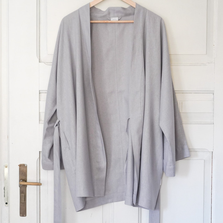Lniane kimono do jogi (popiel) - uszyte w Polsce | Lennea