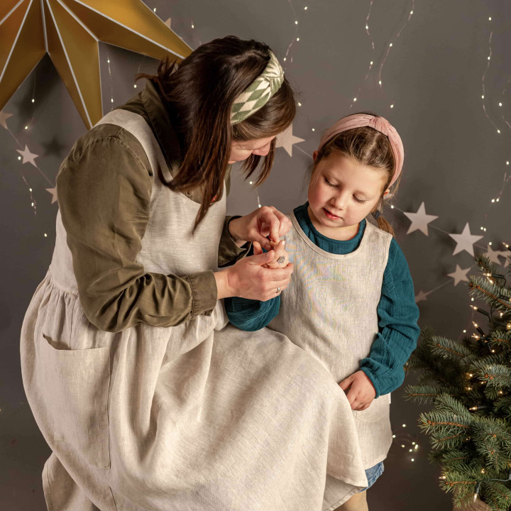 Zestaw świątecznych fartuchów dla mamy i córki - 100% len