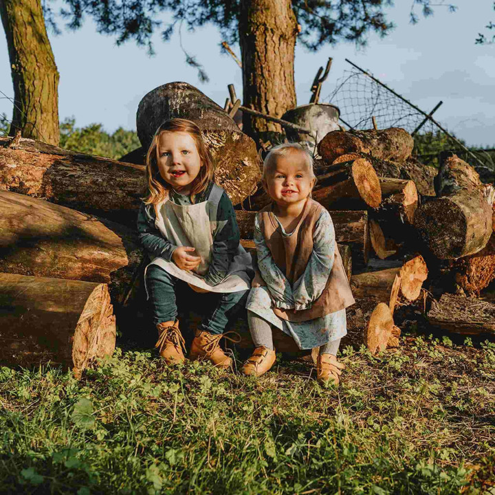 Fartuszek dziecięcy Lotta (naturalny) - na szelkach