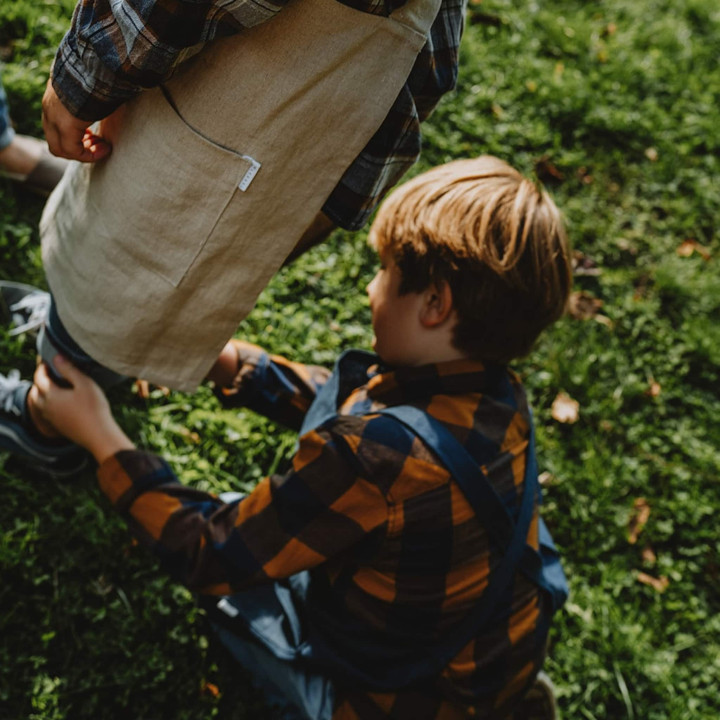 Fartuszek dziecięcy Lotta (indygo) - na szelkach