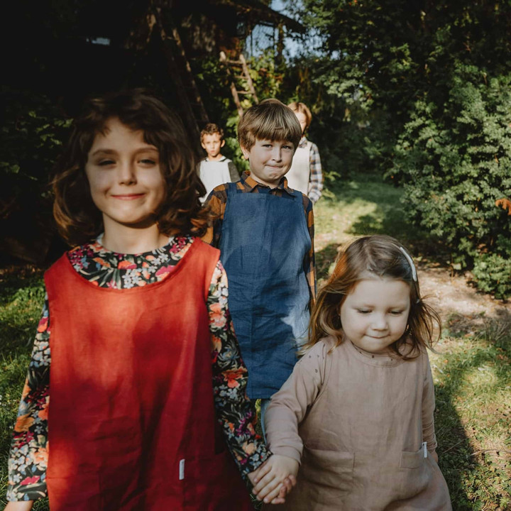 Fartuszek dziecięcy Lotta (indygo) - na szelkach