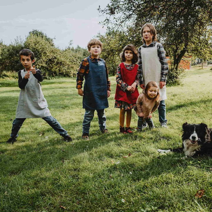 Fartuszek dziecięcy Lotta (indygo) - na szelkach