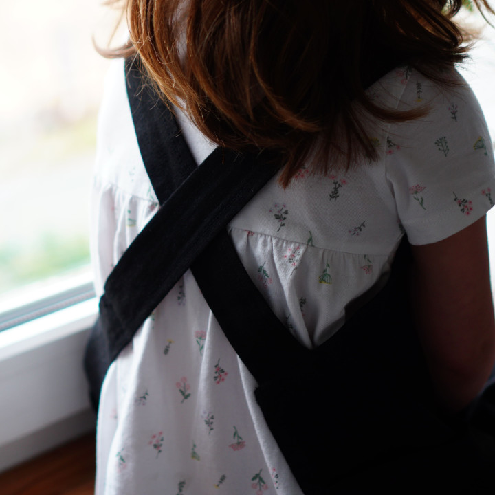 Fartuszek dziecięcy Lotta (czarny) - na szelkach