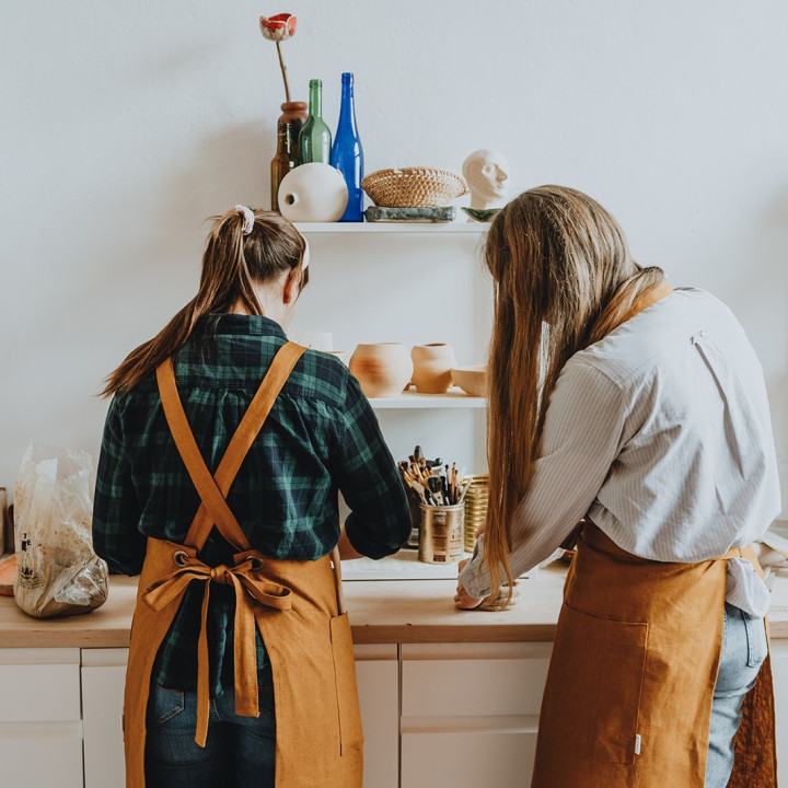 Apron for ceramics-by Lennean