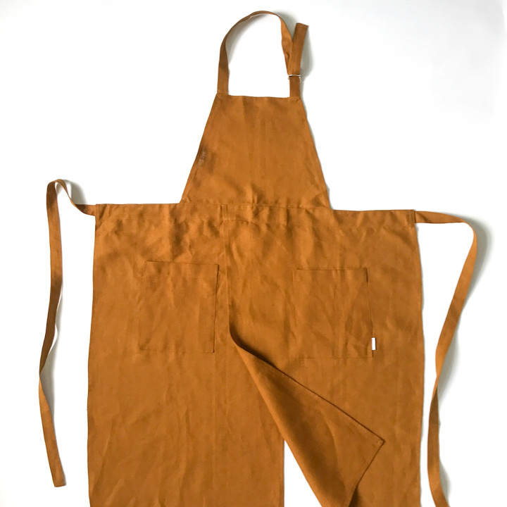 Apron for ceramics II-by Lennea
