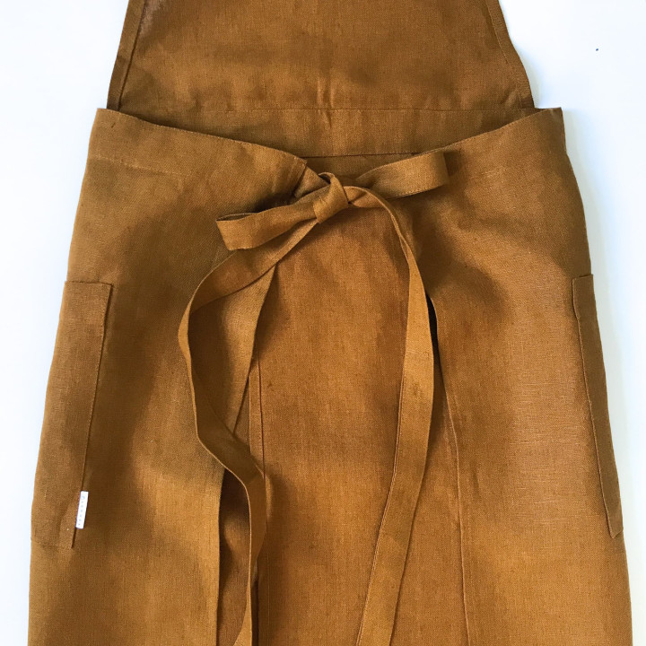 Apron for ceramics II-by Lennea