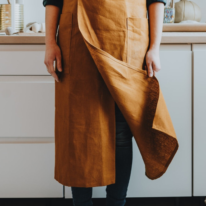 Apron for ceramics II-by Lennea